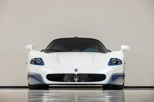 あの「エンツォ・フェラーリ」ベースのマセラティ「MC12」がオークションにて登場。予想落札価格は3億円以上