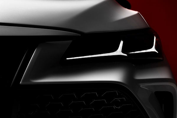 トヨタ・新型「アヴェロン」のティーザー画像が公開。まるでランボルギーニのようなY型LEDを採用？