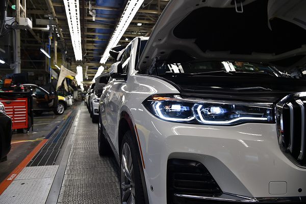 BMWのフラッグシップSUV「X7プロトタイプ」がリーク。ライバルは「レンジローバー」や「GLSクラス」が濃厚