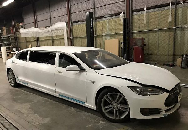 世界初・リムジン仕様のテスラ「モデルS」がeBayにて販売中。但し、まだ未完成状態