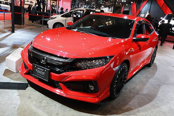 カーボン熱い！東京ASにて、無現ホンダが「シビック・ハッチバック」をスポーティにカスタム