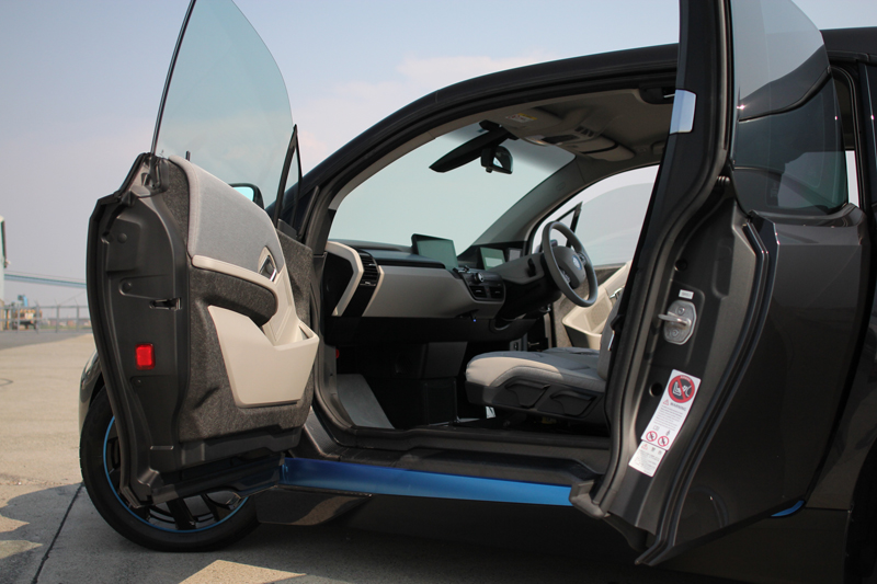 i3洗車。なぜか後部座席のドアを開けると車内が臭くなる怪現象