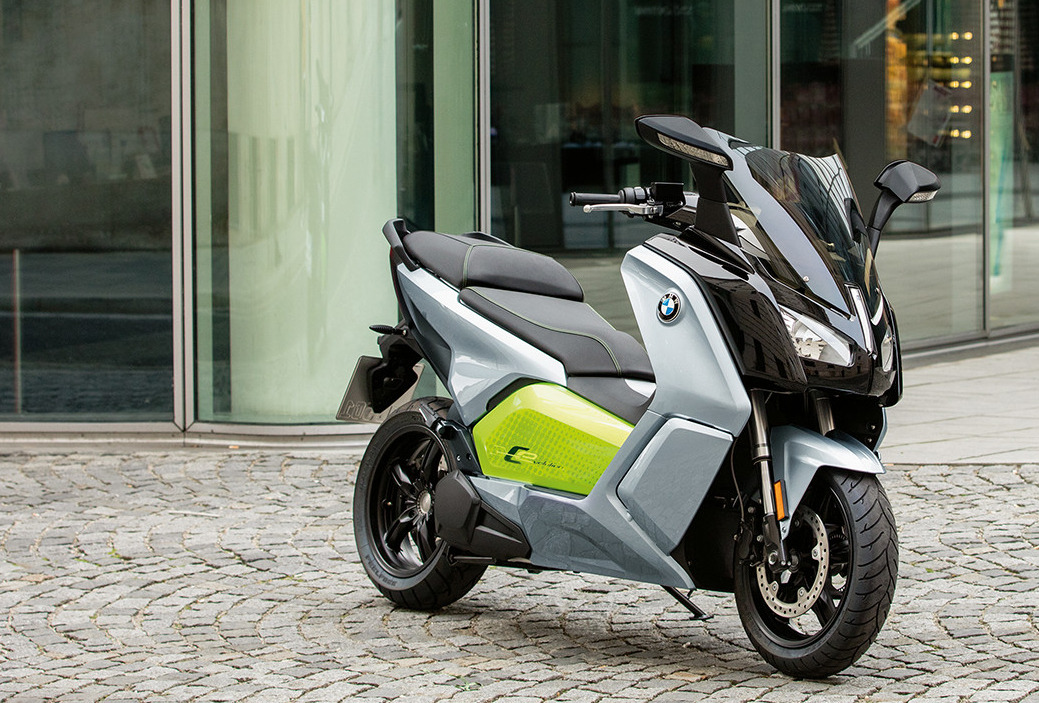 BMWが電動スクーター「C EVOLUTION」発表。i3と同じバッテリーを使用し148万円