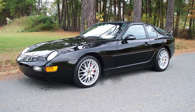 FRポルシェ最高との誉れ高き968。その968にコルベットのV8エンジンをスワップした車両が販売中