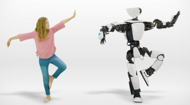 トヨタが凄いロボット出した。完全に人間の代わりとなりそうな「T-HR3」。遠隔操作で人の動きをコピー