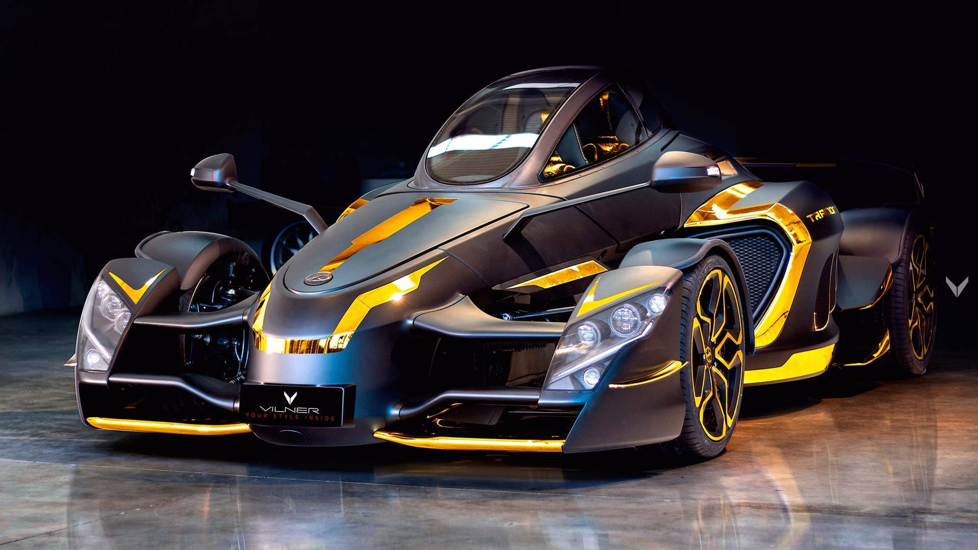 超レアカー。Tramontanaをゴールドとブラックにカスタムした（たぶん世界に一人だけの）猛者が登場