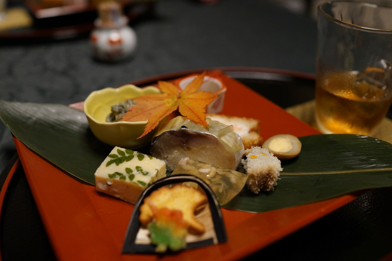 今日は割烹「はんべい」に行ってきた。北新地で13年修行した、店主自慢の懐石料理を食べてみる