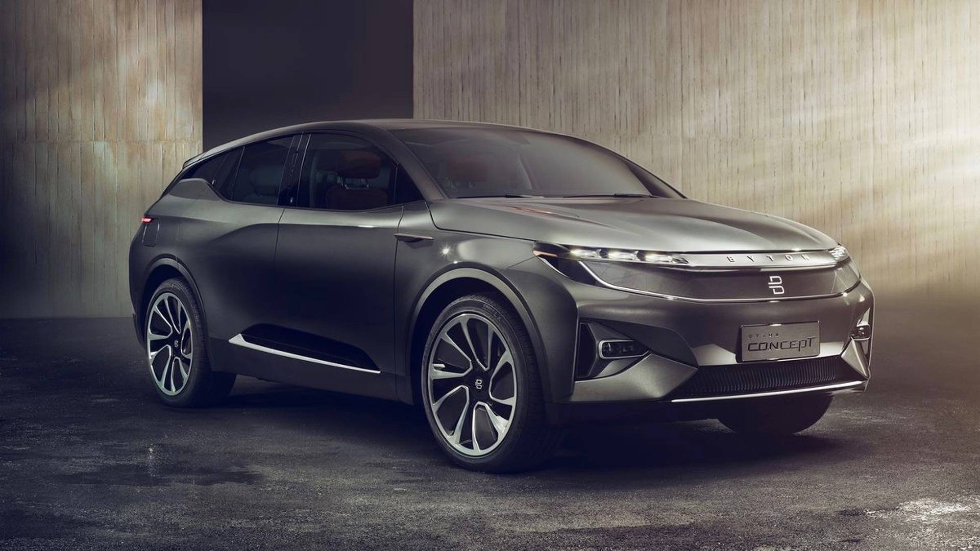 BMW iブランドの元幹部が中国EVベンチャーCEOに。顔認証EV「バイトン」発表