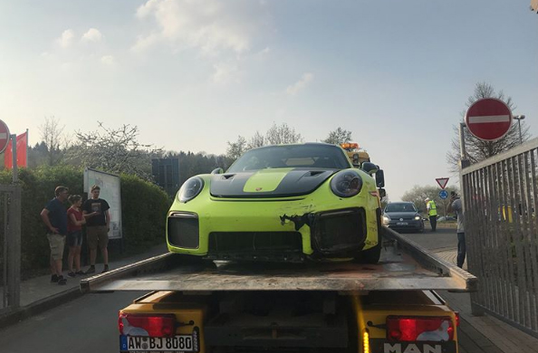 納車三日目のポルシェ911GT2RSがニュルでクラッシュ。新型といえど「未亡人製造機」に変わりはない？