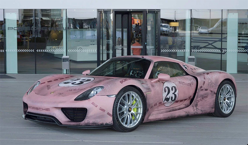 今までなかった？ポルシェ918スパイダーに「ピンクピッグ」ラッピング
