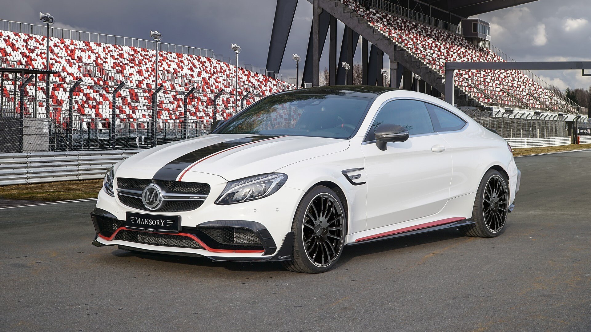 マンソリーがメルセデスAMG C63をチューン。出力は505馬力から一気に650馬力へ