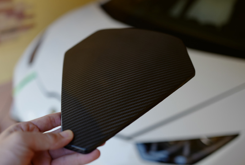 ランボルギーニ・ウラカンの内装にカーボンパーツを装着してみた！MIB製メーターフード
