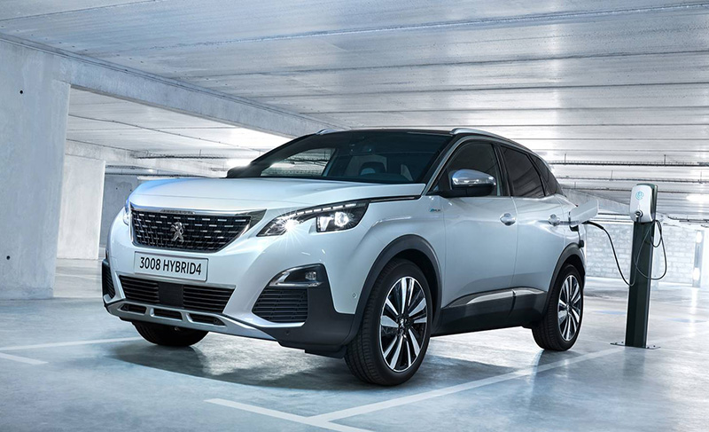プジョー3008に待望のPHEV+4WD登場。出力は一気に300馬力へ、EV走行距離は60km