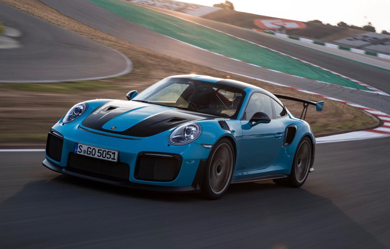 今まで装着されてなかったの?。ポルシェ911GT2RSの「クラブスポーツパッケージ」無償化へ