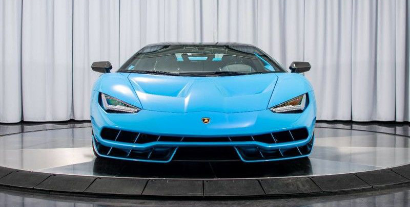 ランボルギーニ・チェンテナリオが中古市場に。世界に一台、ライトブルーの個体を画像にて