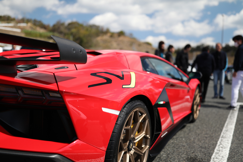 ランボルギーニのツーリングに参加！なんと納車直後のアヴェンタドールSVJも登場