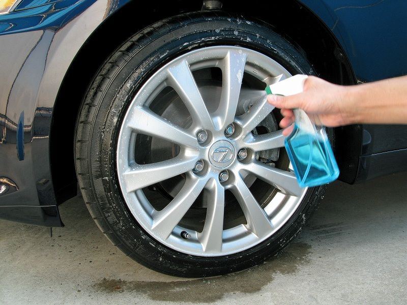 車のホイールの洗い方やおすすめの洗剤は？動画が通販商品のご紹介！