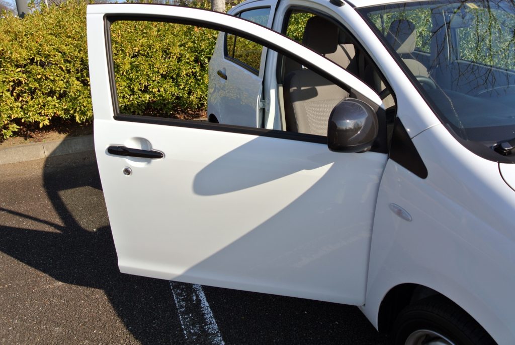 車のドアが閉まらない時の原因や対処方法 応急処置の方法や修理代の目安をご紹介 Goauto