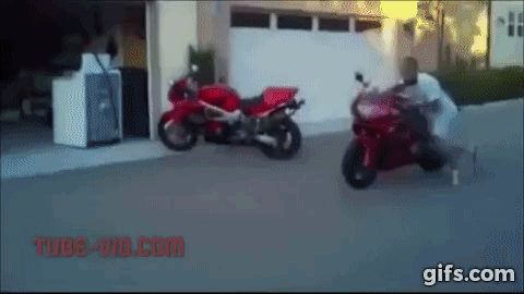 バイクや荷物の積み下ろしで失敗してしまった、痛い動画まとめ