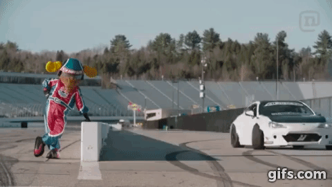 TOYOTA 86 でスーパードリフトを見せるライアン・トゥレック