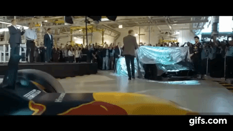 アストンマーチン AM-RB001 と RedBull F1 がご対面するPR動画