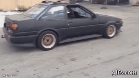 トヨタ AE86（レビン・トレノ）が海外では、まだまだ現役で頑張ってるぞ。