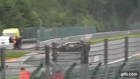 Spa24時間レース 2016 でランボルギーニウラカンLP620-2 スーパートロフェオがクラッシュ