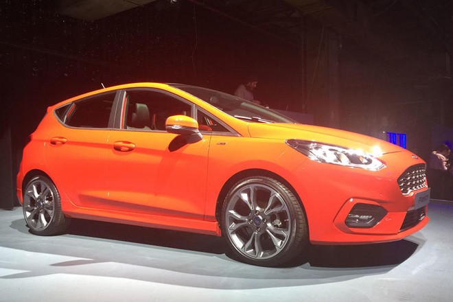 新型フォードフィエスタ