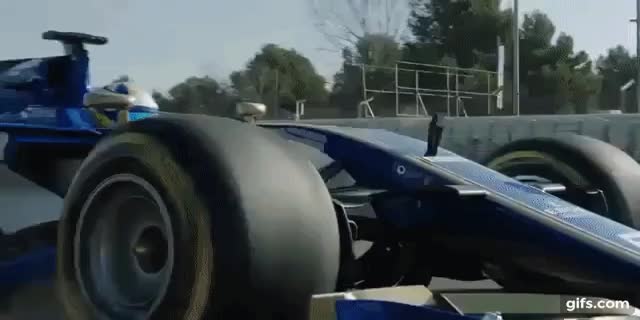 2017年モデルのF１マシンが初走行！ザウバー C36がサーキットを走行