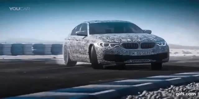 4WDとFRが簡単に切り替えできる新型BMWM5の目指すスポーツ性能の凄さ。