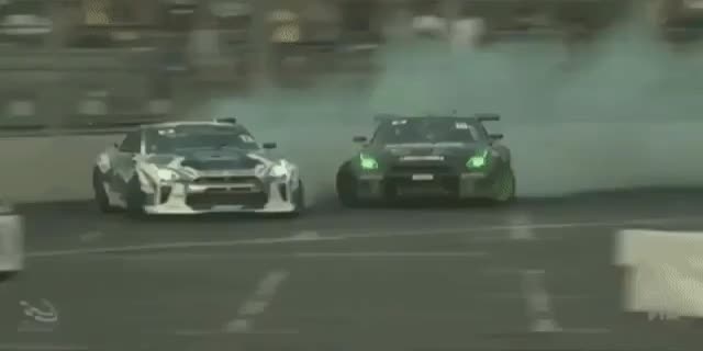 大迫力2台のR35 GT-Rが追走しちゃったドリフト大会は、なんとFIA公認？！