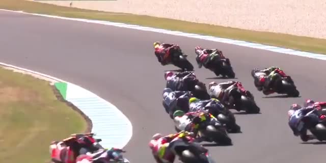 スーパーバイク開幕戦。レース１はドカティ新型パニガーレV4Rが勝利。ライダーはバウティスタ