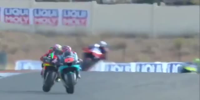 【MotoGPレース結果】優勝はフランコ・モルビデッリ(ペトロナスヤマハSRT)。2位にアレックス・リンス(Team SUZUKI ECSTAR)。PPの中上貴晶は転倒リタイア - テルエルGP