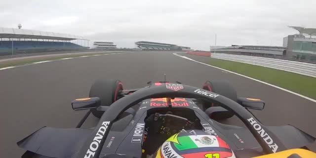 RB16Bをシェイクダウンするセルジオ・ペレスのオンボード映像。レッドブル・ホンダF1が2021年シーズンに向け初走行開始