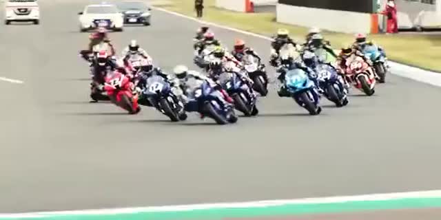 中須賀 克行が優勝 2021全日本ロードレース選手権第1戦もてぎ レース1の動画