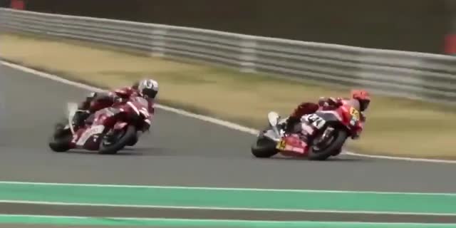 中須賀 克行が優勝 2021全日本ロードレース選手権第1戦もてぎ レース2の動画