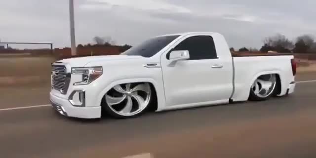 アメ車のピックアップトラックをカスタムした車両って本当にかっこいいよな 乗り物バズ動画